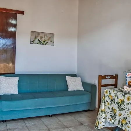 Nana House 2 בית נופש Giannádes